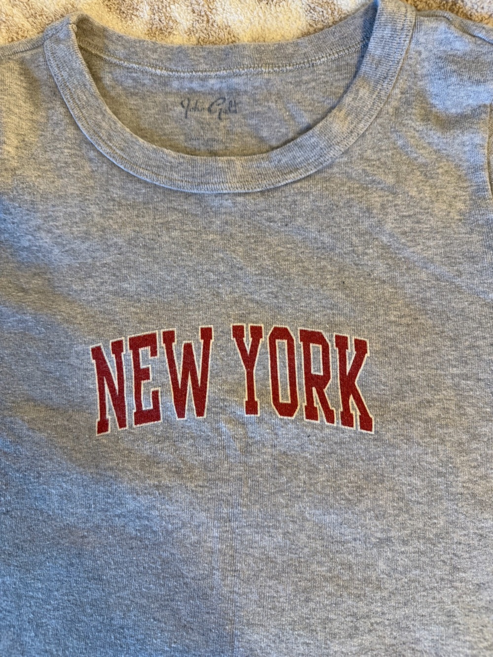 Brandy Melville Gray Short Sleeve Tee with Red "New York" Graphic - Picture 2 of 7